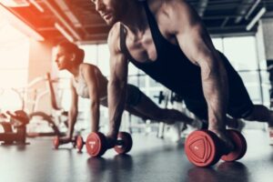 zalety treningu na siłowni blog odchudzanie budowanie masy miesniowej cwiczenia fitness trening