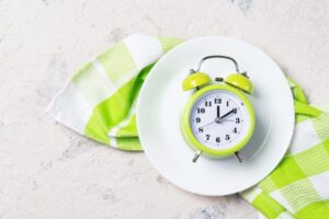 intermittent fasting dieta wojownika okno zywieniowe autofagia zdrowie blog